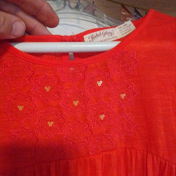 Tops - Picture 2 of 2